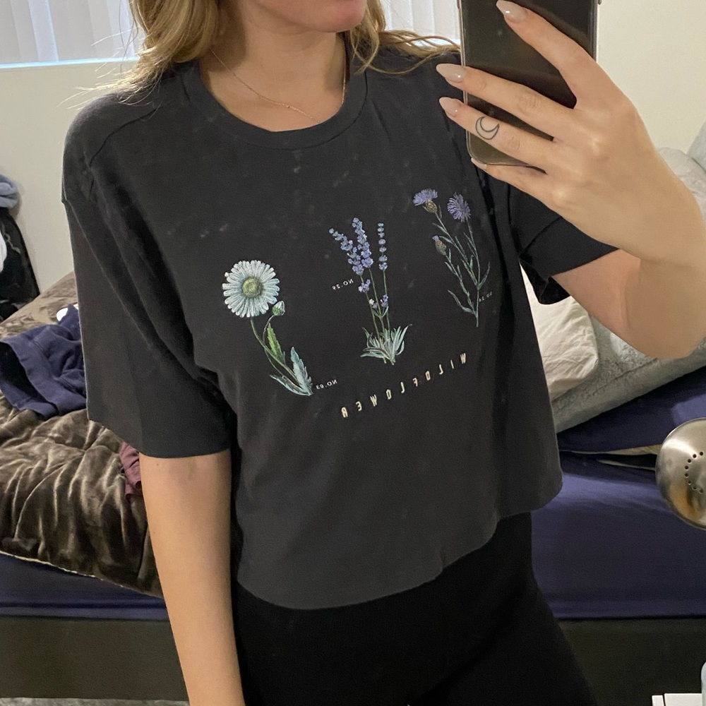 ⚡️URBAN OUTFITTERS Wildflower Crop Top